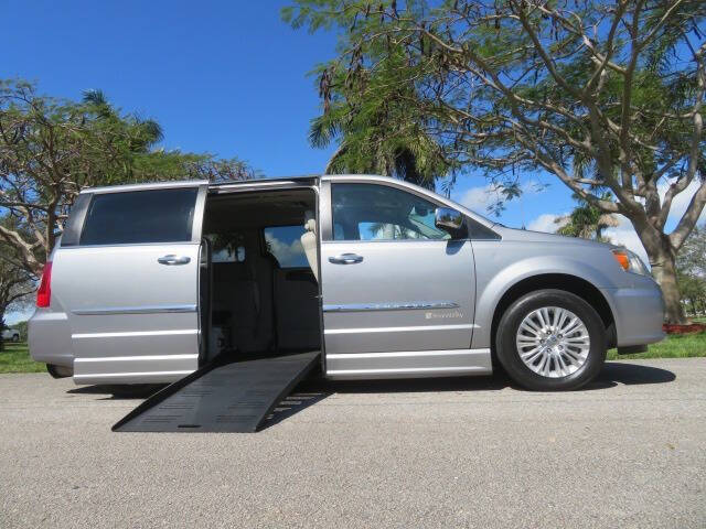2013 Chrysler Town and Country Limited