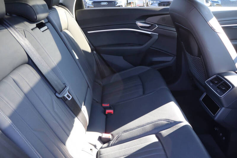 2021 Audi e-tron quattro Premium Plus