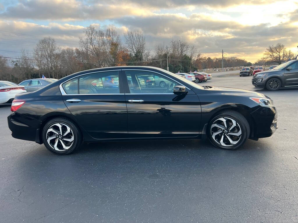 2017 Honda Accord EX photo 10