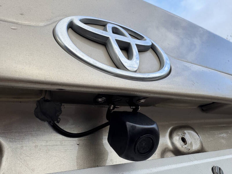 2005 Toyota Corolla LE