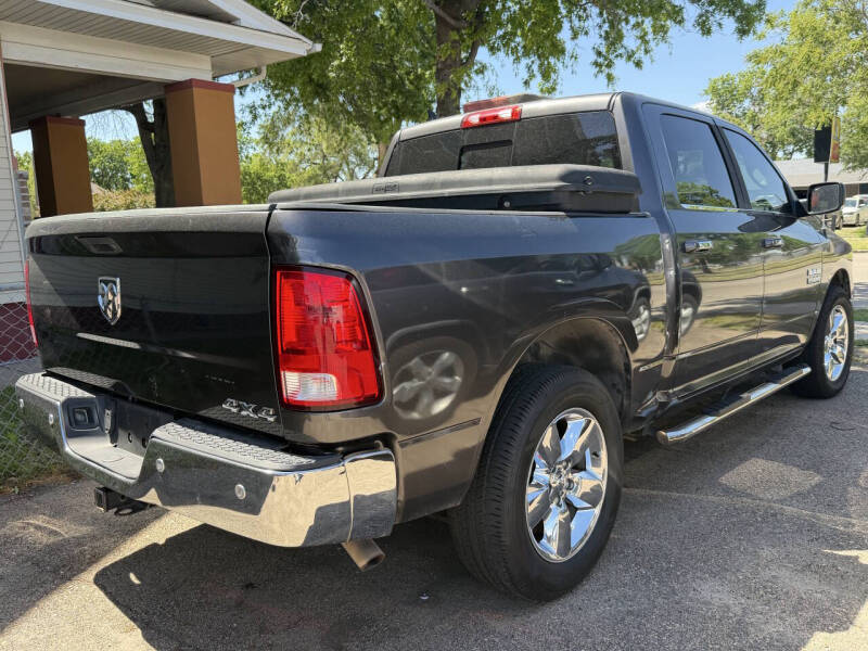 2016 RAM 1500 SLT