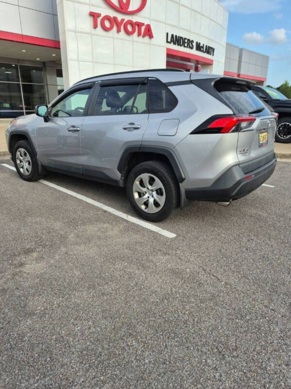 2020 Toyota RAV4 LE
