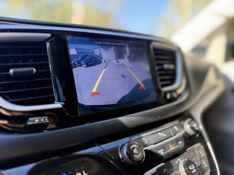 2017 Chrysler Pacifica Touring-L