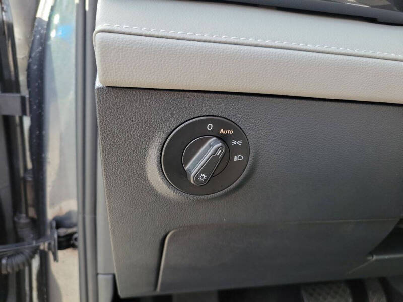 2024 Volkswagen Taos SEL 4Motion