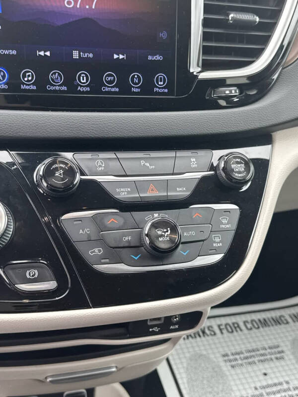 2017 Chrysler Pacifica Touring-L