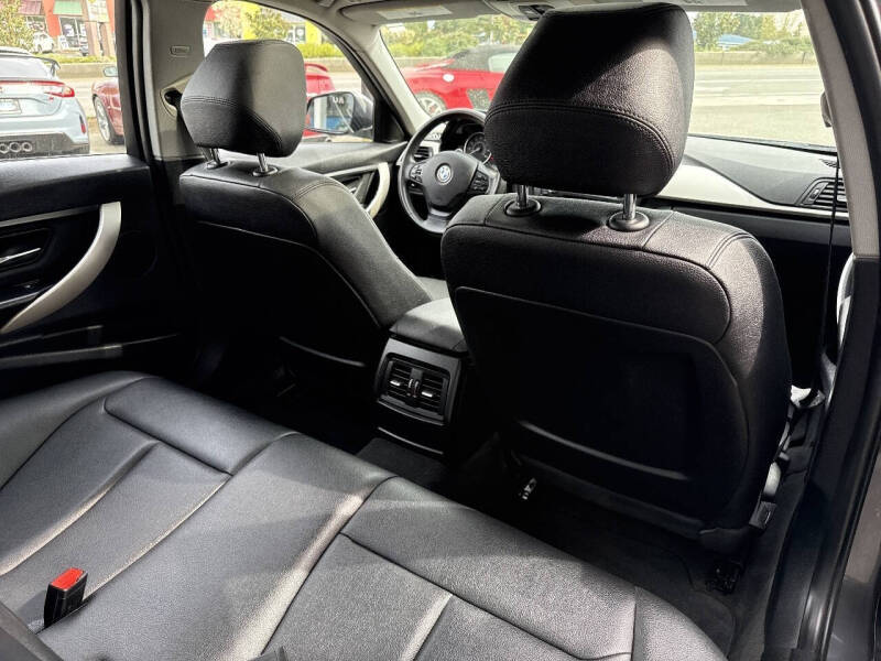 2014 BMW 3 Series 320i