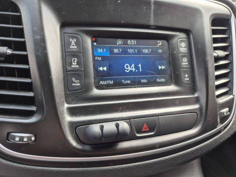 2016 Chrysler 200 LX