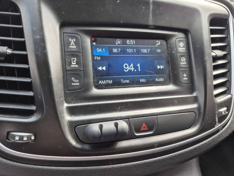 2016 Chrysler 200 LX