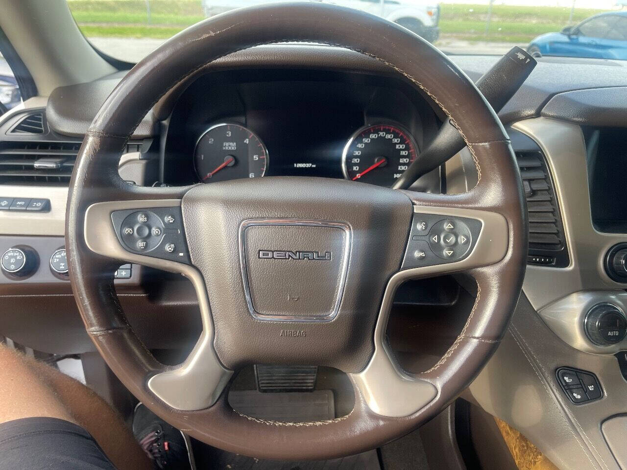 2016 GMC Yukon XL SUV / Crossover - $26,900