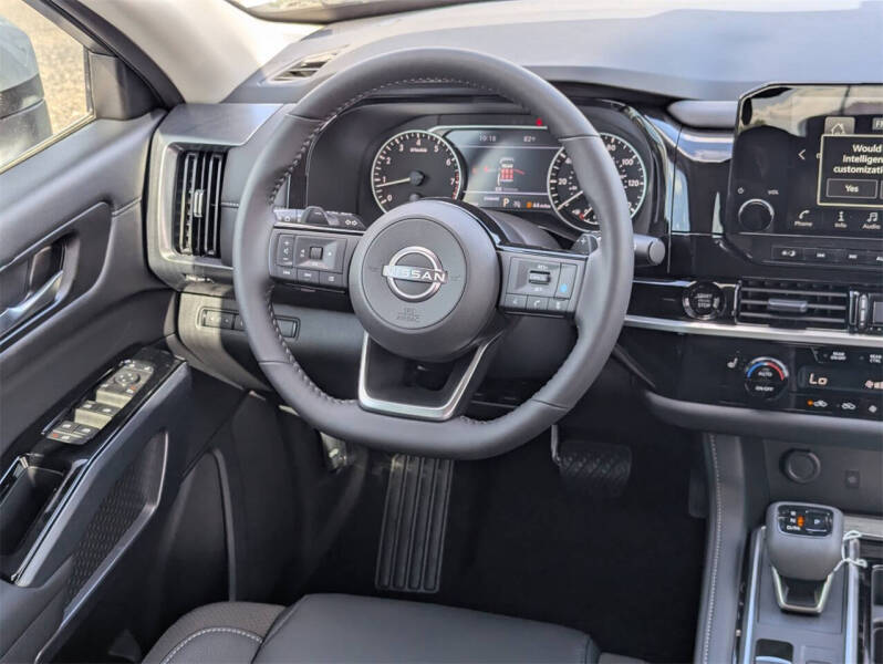 2025 Nissan Pathfinder SL