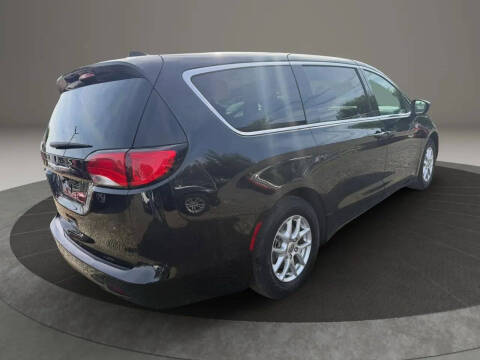 2022 Chrysler Voyager LX