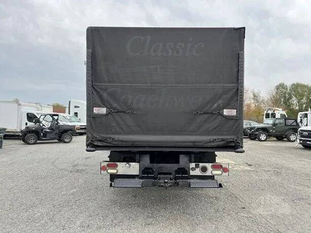2009 Freightliner M2 106
