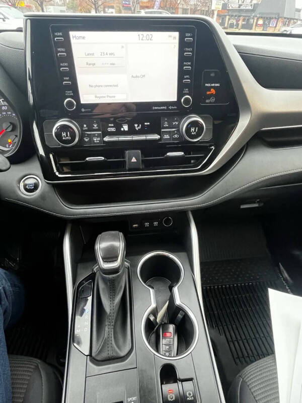 2020 Toyota Highlander LE