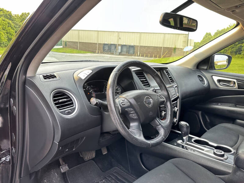 2018 Nissan Pathfinder SV