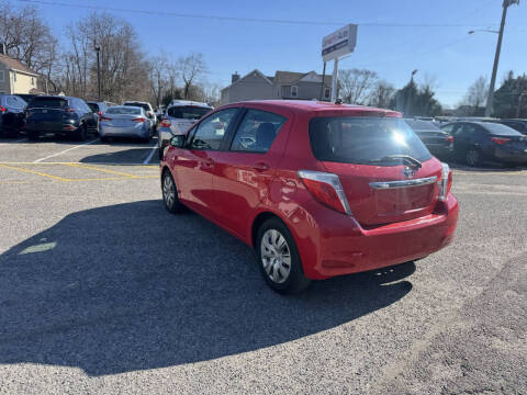 2014 Toyota Yaris 5-Door LE