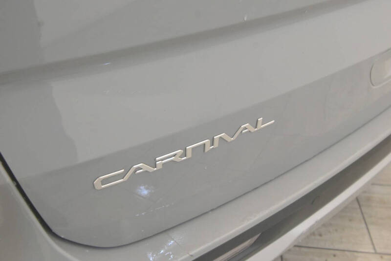 2024 Kia Carnival EX