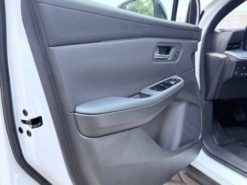 2026 Nissan LEAF Platinum+