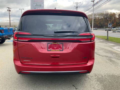 2026 Chrysler Pacifica Select