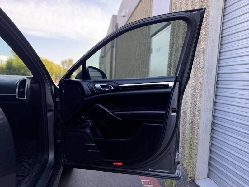 2017 Porsche Cayenne GTS