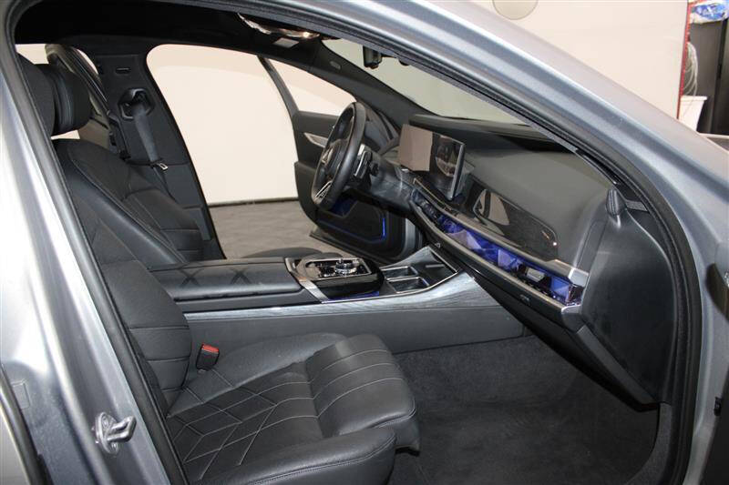 2024 BMW 7 Series 740i