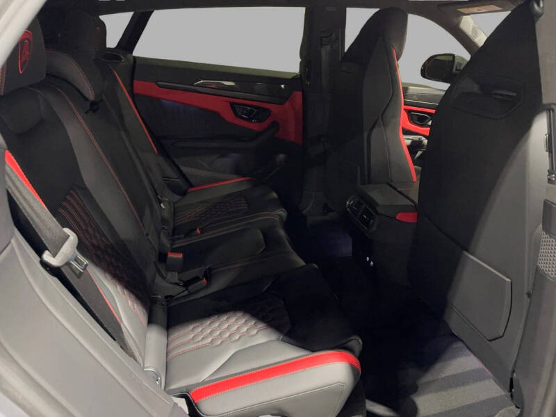 2025 Lamborghini Urus SE
