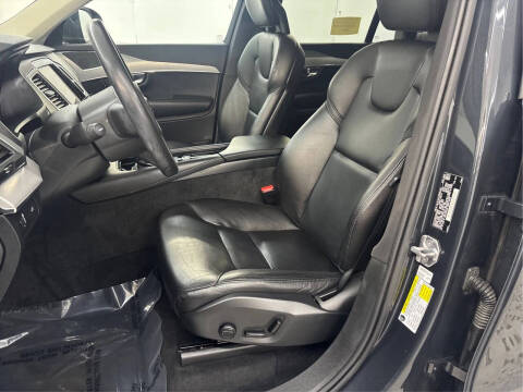 2021 Volvo XC90 T5 Momentum