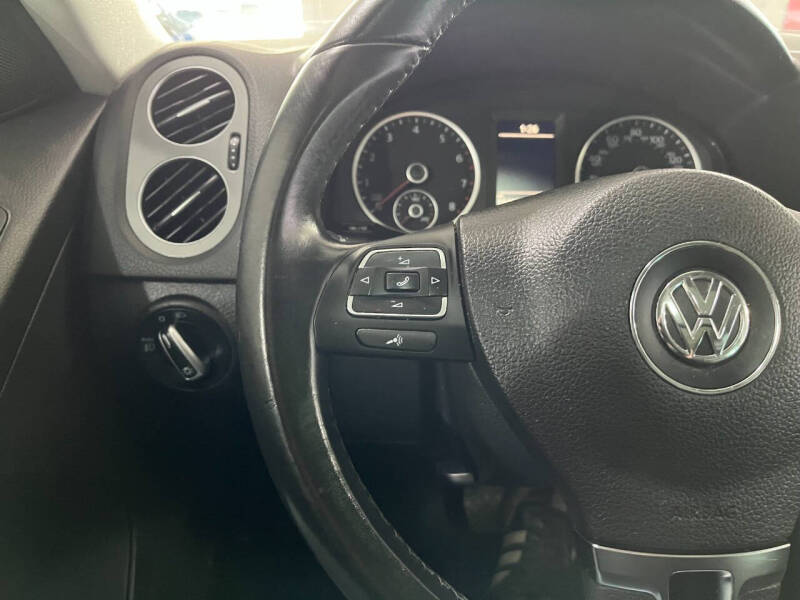 2015 Volkswagen Tiguan SE photo 43