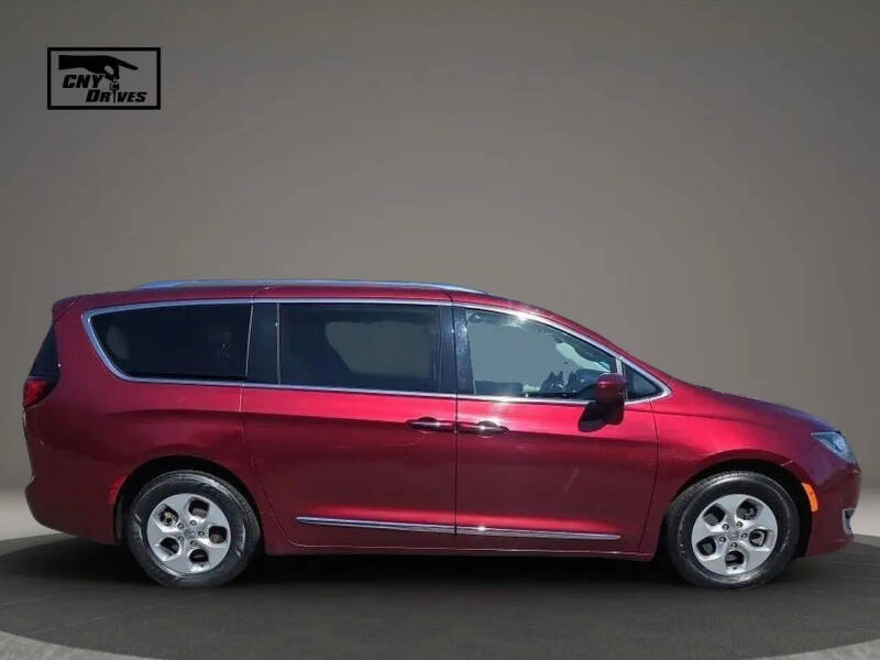 2017 Chrysler Pacifica Touring-L Plus