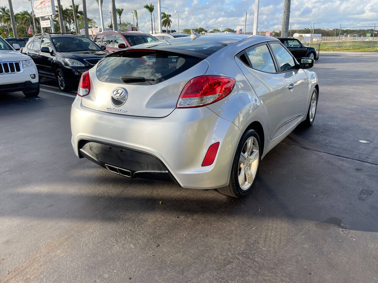 2015 Hyundai Veloster  - $9,900