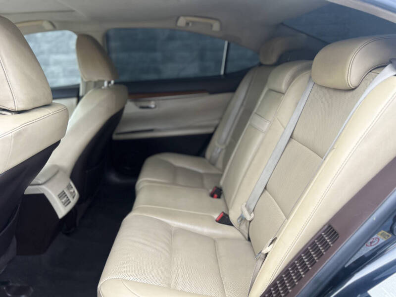 2017 Lexus ES 300h