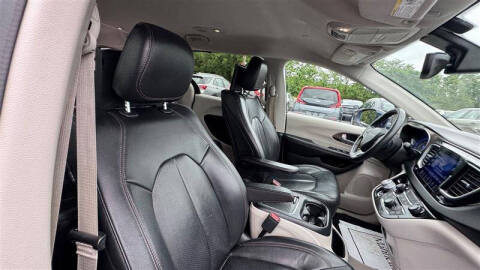 2017 Chrysler Pacifica Touring-L Plus