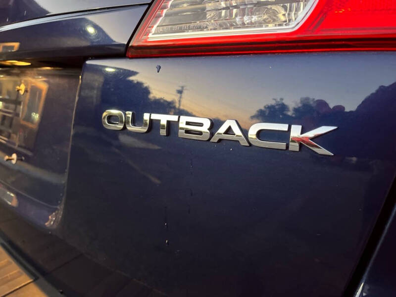 2011 Subaru Outback I Limited photo 10