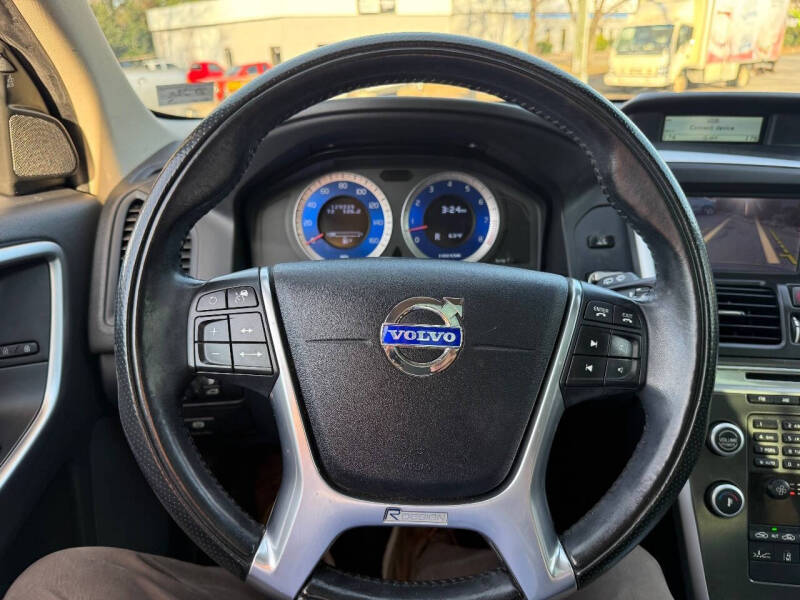 2011 Volvo XC60 T6 R-Design