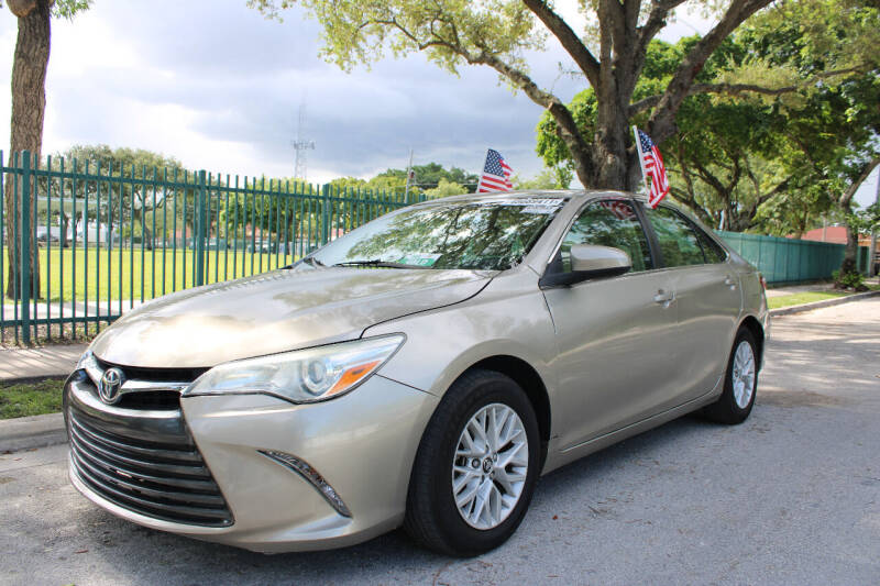 2016 Toyota Camry LE photo 5