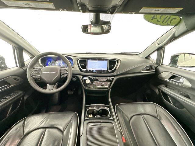 2024 Chrysler Pacifica Plug-In Hybrid Select