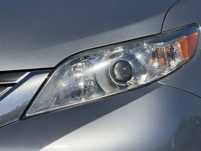 2017 Toyota Sienna XLE 8-Passenger