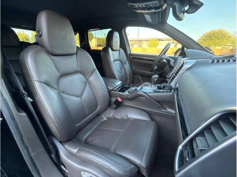 2017 Porsche Cayenne S E-Hybrid Platinum Edition