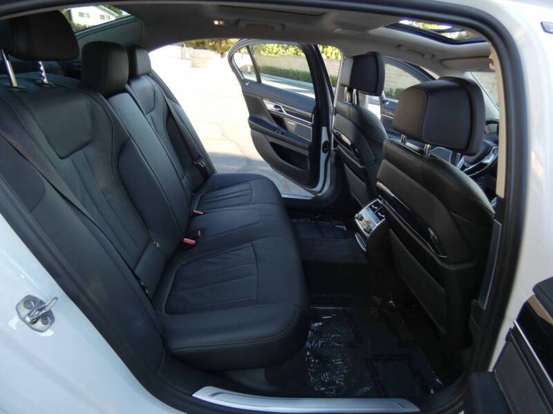 2022 BMW 7 Series 745e xDrive