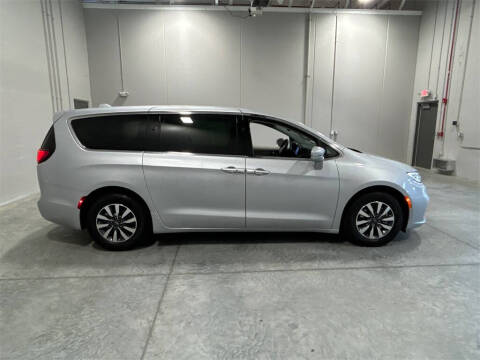 2022 Chrysler Pacifica Hybrid Touring L