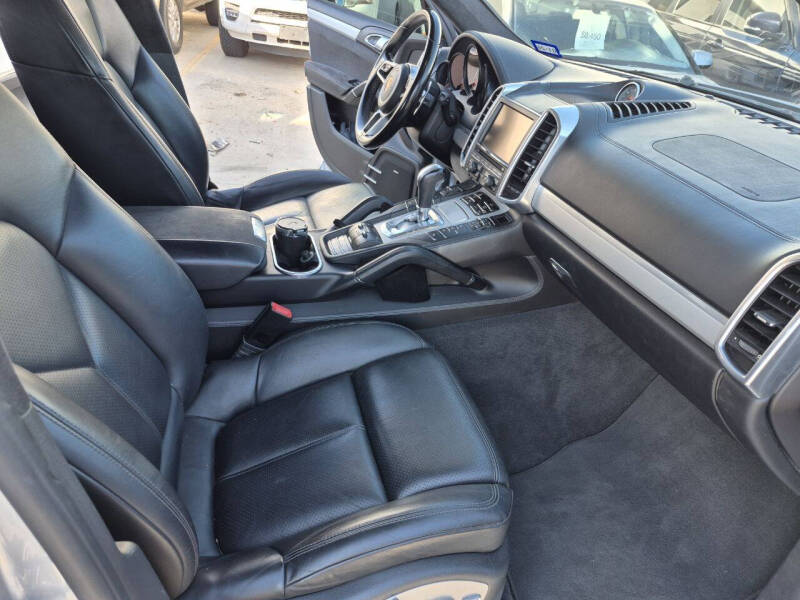 2016 Porsche Cayenne GTS