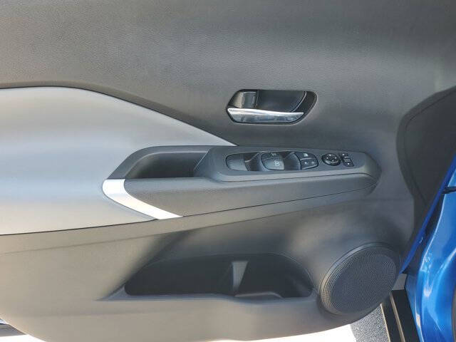 2022 Nissan Kicks SR