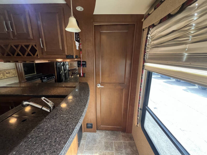 2013 Thor Motor Coach CHALLENGER 37GT