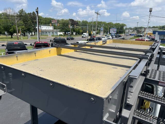 2010 Freightliner M2 106