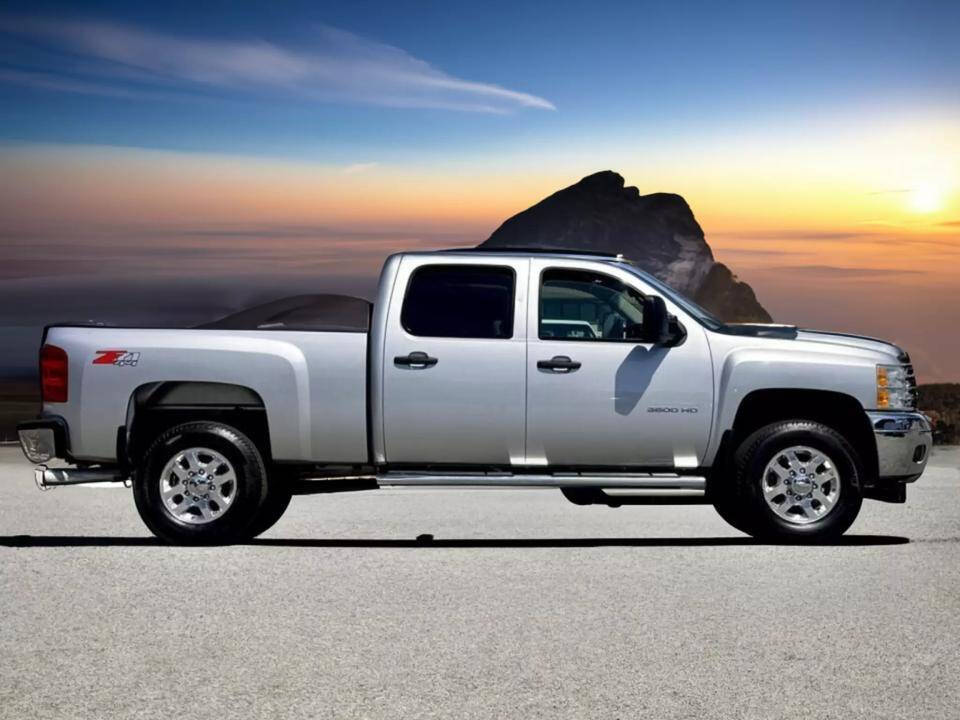 2014 Chevrolet Silverado 3500HD for sale at Best Buy Motors in Signal Hill, CA