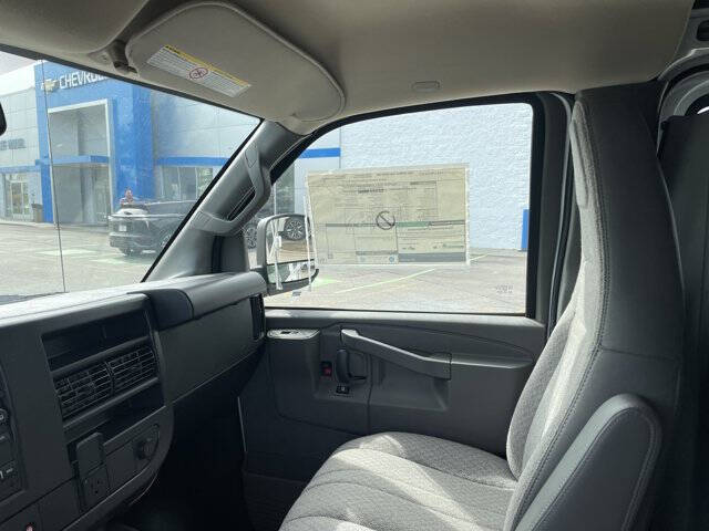 2025 Chevrolet Express 3500