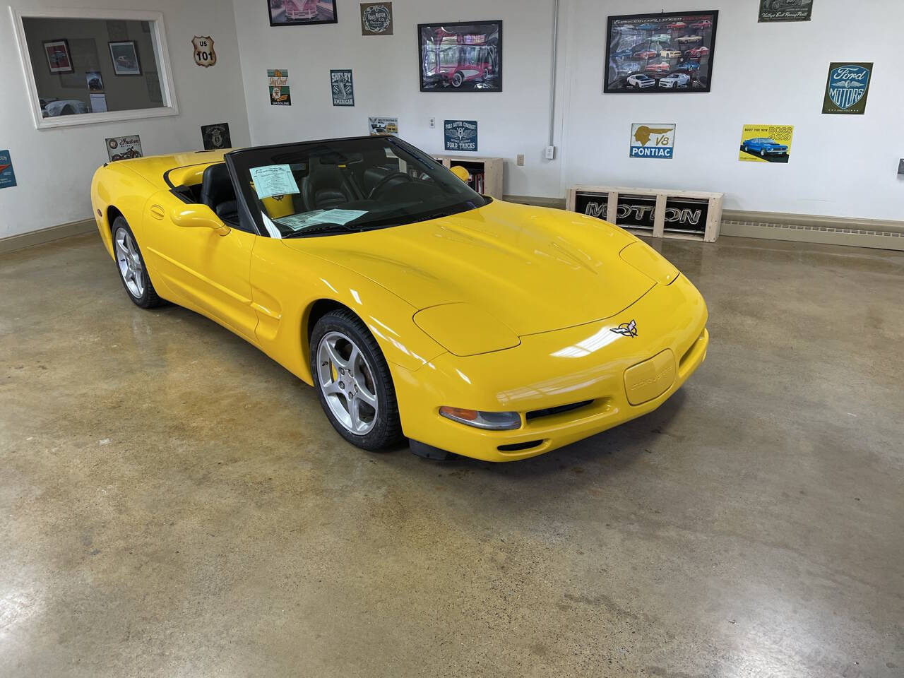 2004 Chevrolet Corvette 2