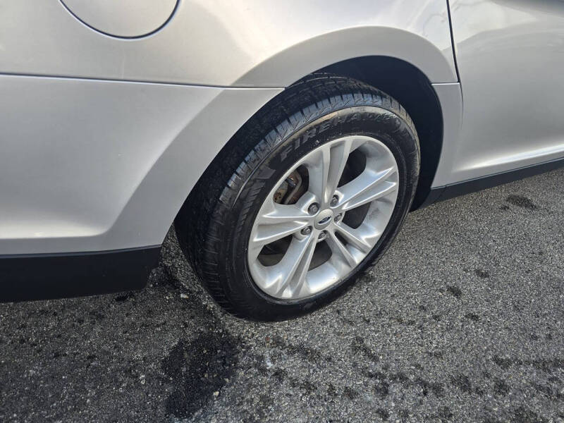 2016 Ford Taurus SE