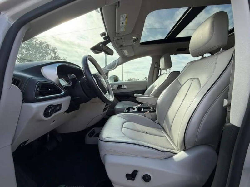 2017 Chrysler Pacifica Hybrid Platinum