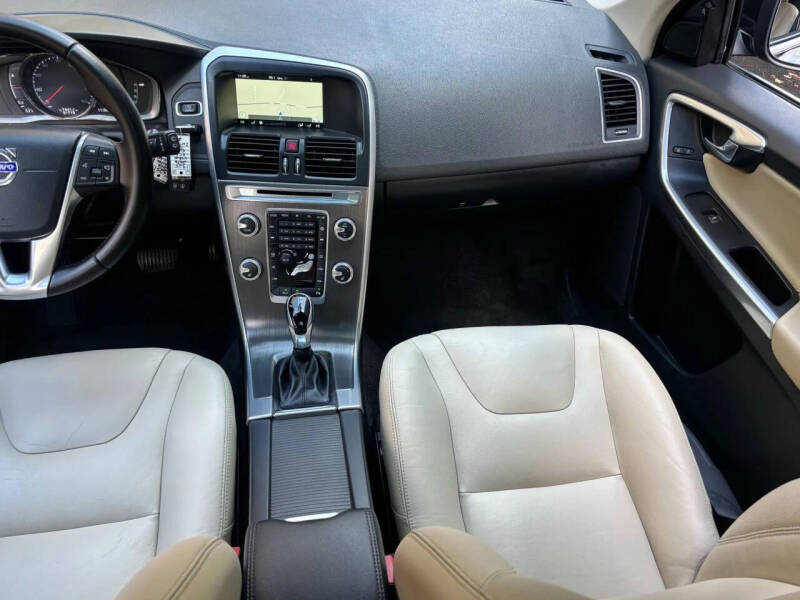 2016 Volvo XC60 T6 Drive-E