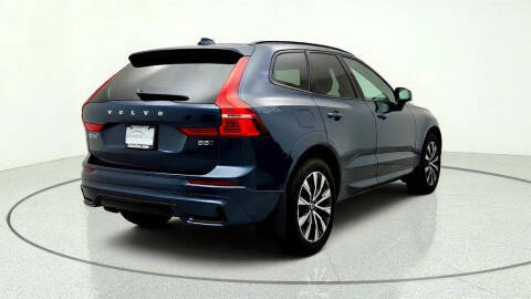 2025 Volvo XC60 B5 Core Dark Theme